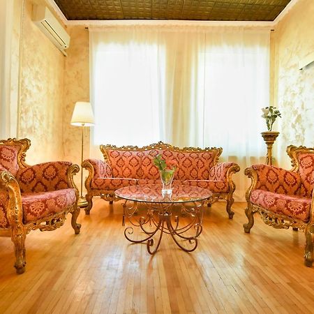The Museum - Wonderful Super Central Apartment Boekarest Buitenkant foto