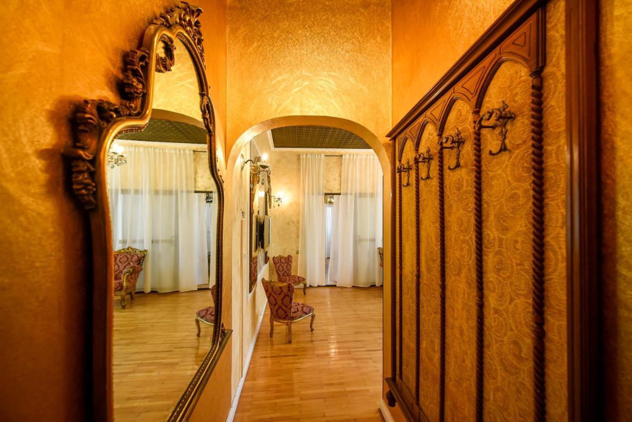 The Museum - Wonderful Super Central Apartment Boekarest Buitenkant foto